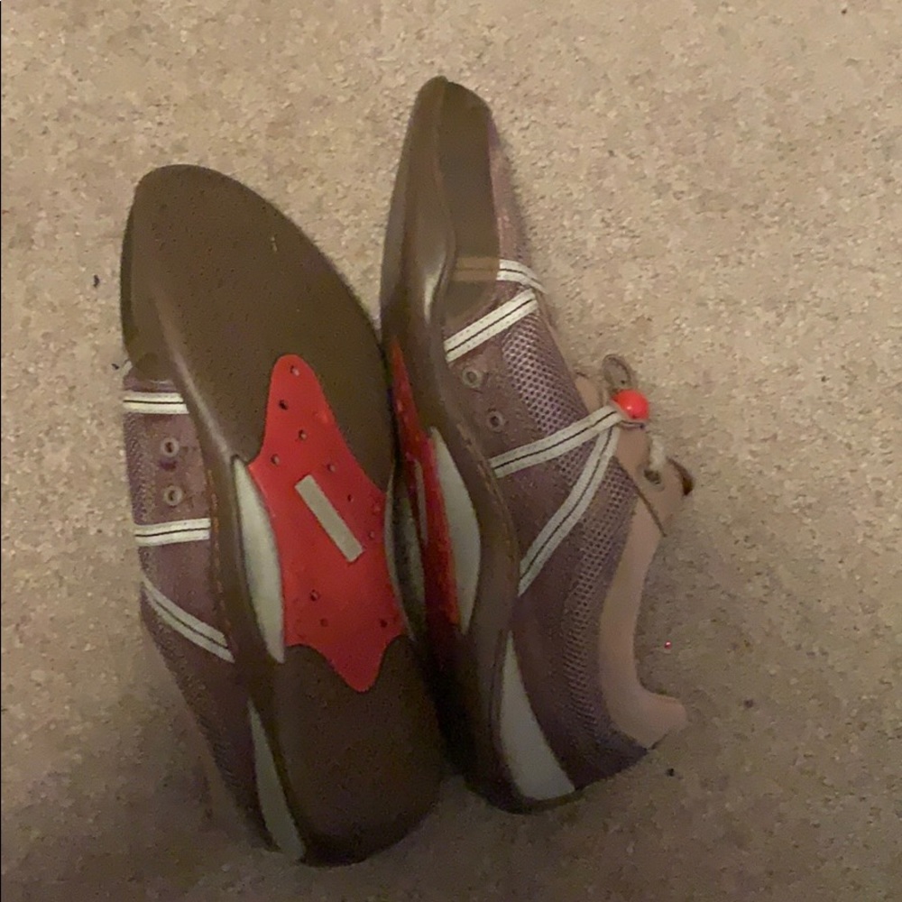 Sperry’s - Picture 3 of 4